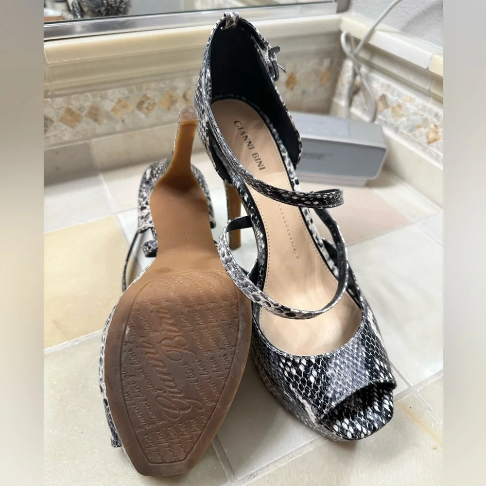 Gianni Bini platform heels - Picture 3 of 4